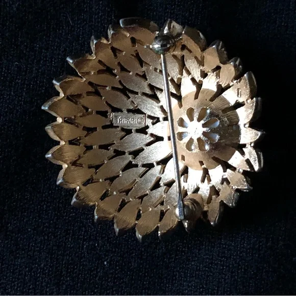 Vintage Crown Trifari Pearl Brooch - Picture 4 of 4